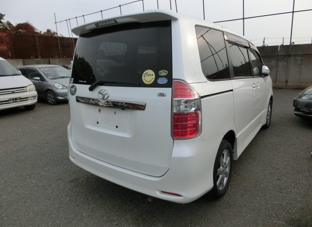 Toyota Noah full