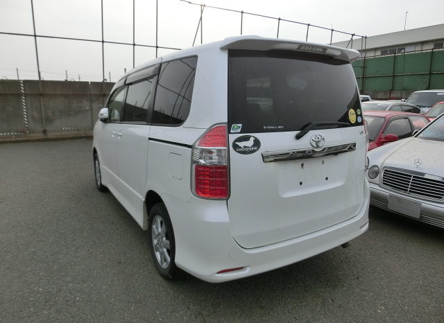 Toyota Noah full