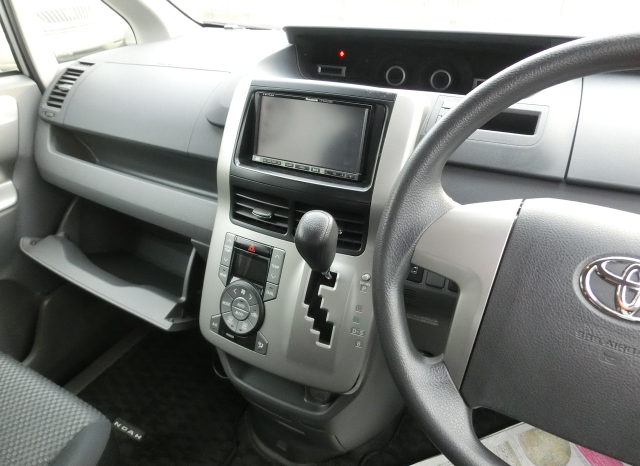 Toyota Noah full