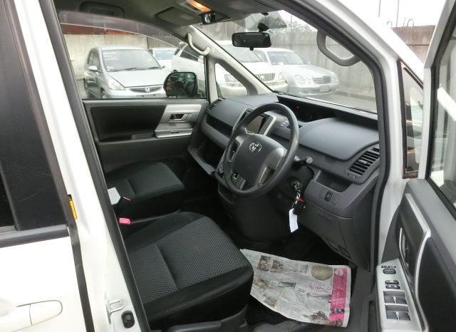 Toyota Noah full