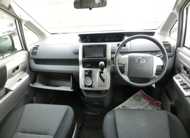 Toyota Noah full