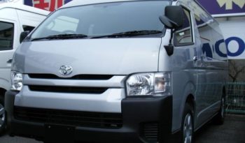 Toyota Hiace Van full