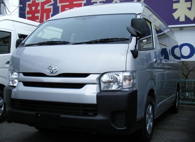 Toyota Hiace Van full