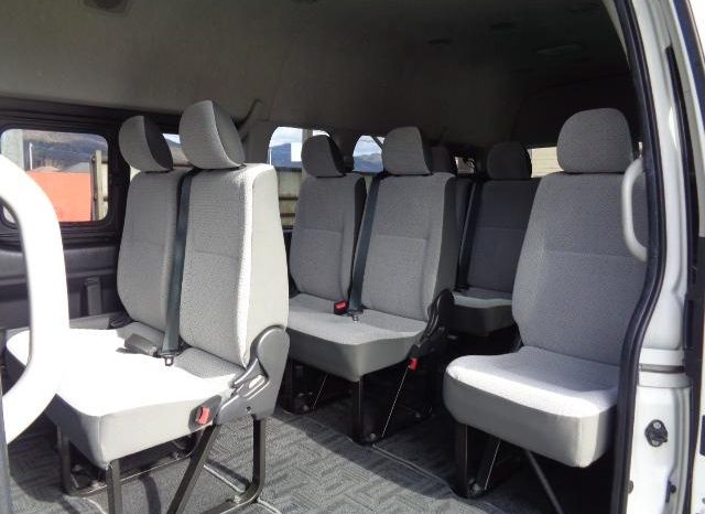 Toyota Hiace Commuter full