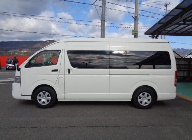 Toyota Hiace Commuter full