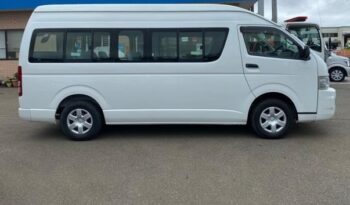 Toyota Hiace Commuter full