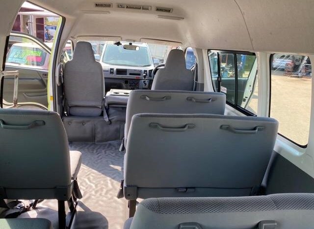 Toyota Hiace Commuter full