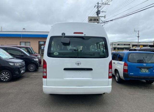 Toyota Hiace Commuter full