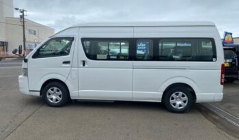 Toyota Hiace Commuter full