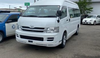 Toyota Hiace Commuter full