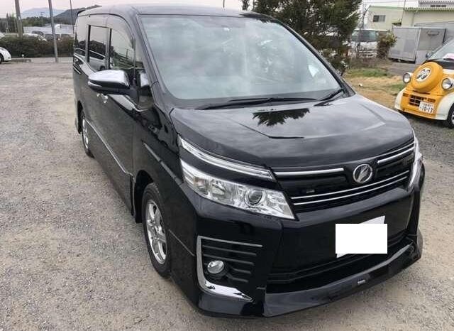 Toyota Voxy full