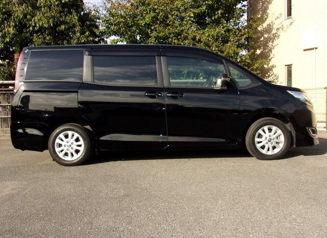 Toyota Noah (Reserved) full