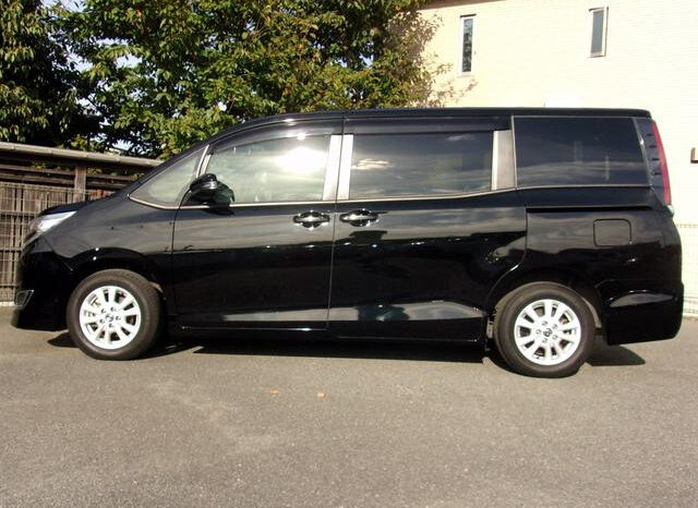 Toyota Noah (Reserved) full