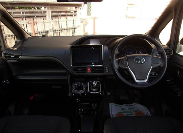 Toyota Noah (Reserved) full