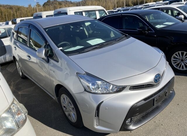 Toyota Prius Alpha full