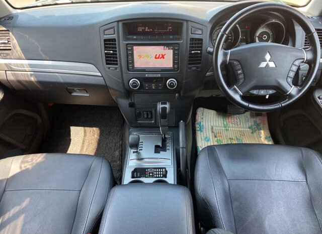 Mitsubishi Pajero (Reserved) full