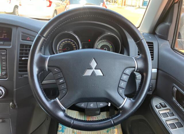 Mitsubishi Pajero (Reserved) full