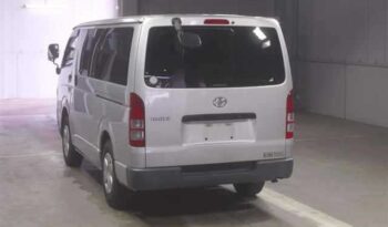 Toyota Hiace Van full